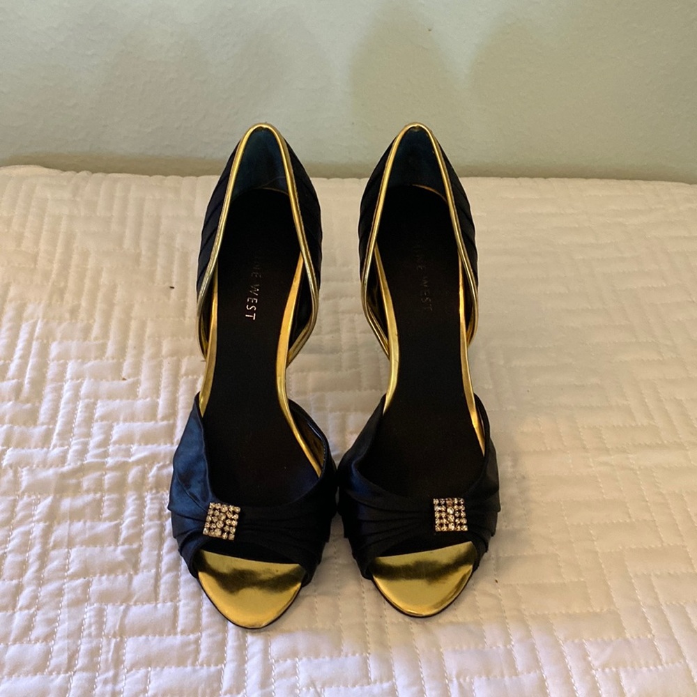 Nine West Stiletto 4 inch Heel.  Size 71/2 M